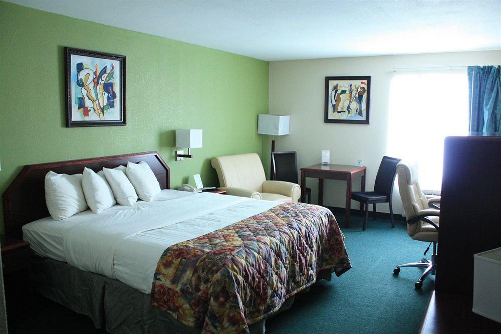 Super 8 By Wyndham Somerset Exterior photo