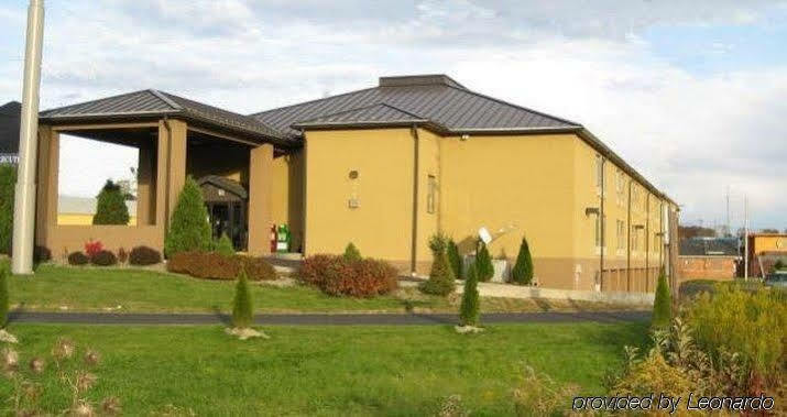 Super 8 By Wyndham Somerset Exterior photo